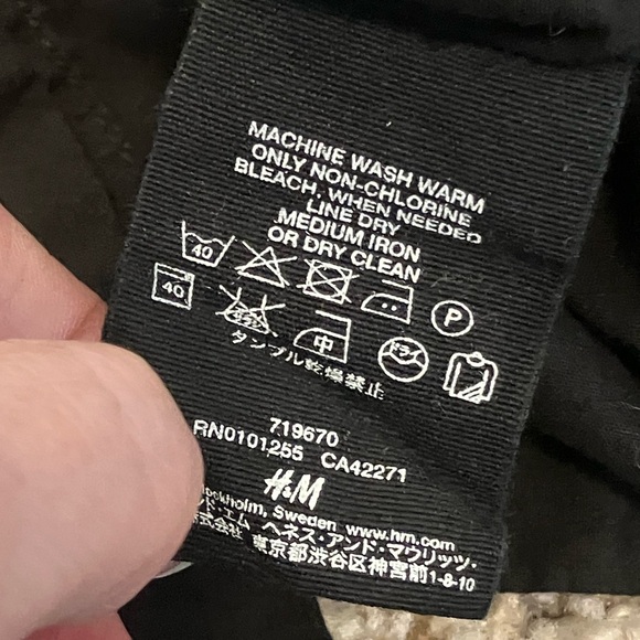 Black summer top - Picture 8 of 10